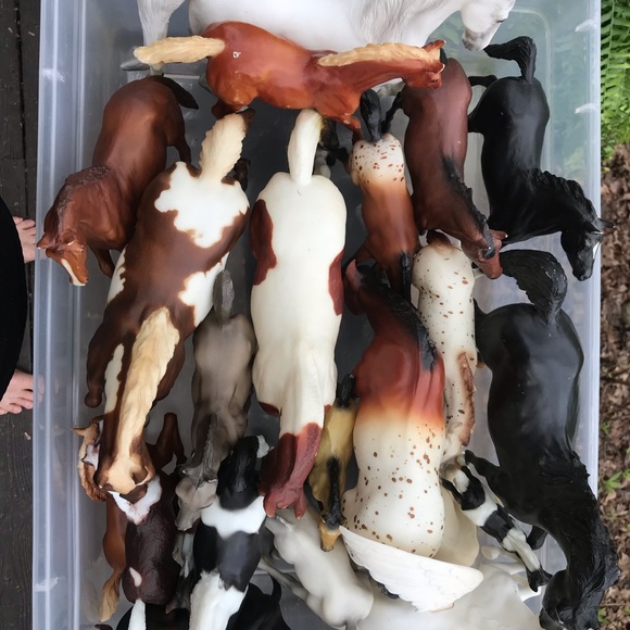 Breyer horses multiple - Picture 3 of 4